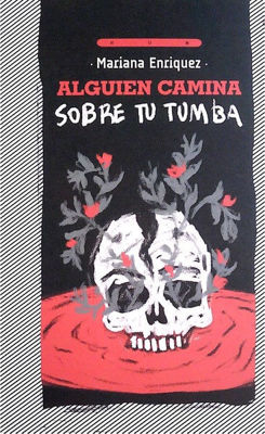 Imagen de ALGUIEN CAMINA SOBRE TU TUMBA / MARIANA ENRIQUEZ